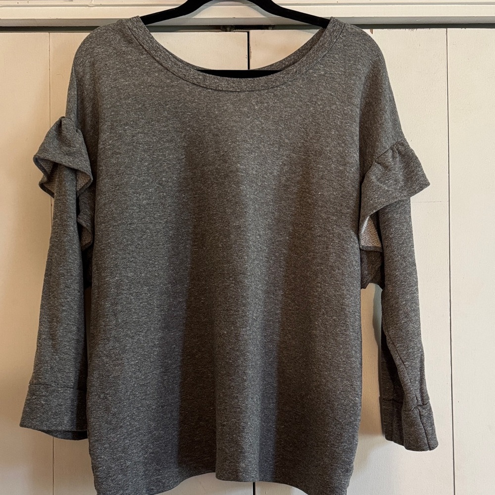 Current Elliot super cute sweatshirt ruffle on the upper arm big and baggy!